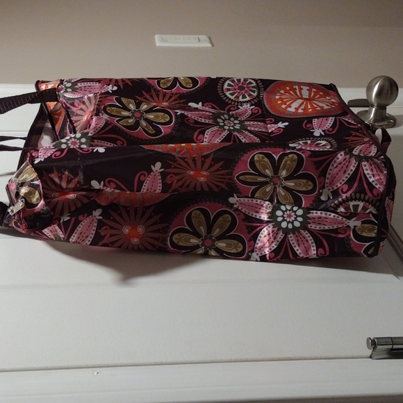 Beautiful folding tote . - Picture 5 of 11